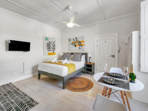 Classy and Newly Renovated Studio in Observatory